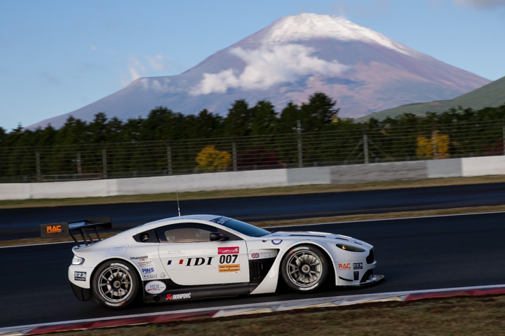 占有走行: 赤根宏幸／安岡秀徒組（IDIスピードハートVANTAGE GT3／ASTON MARTIN Vantage GT3）