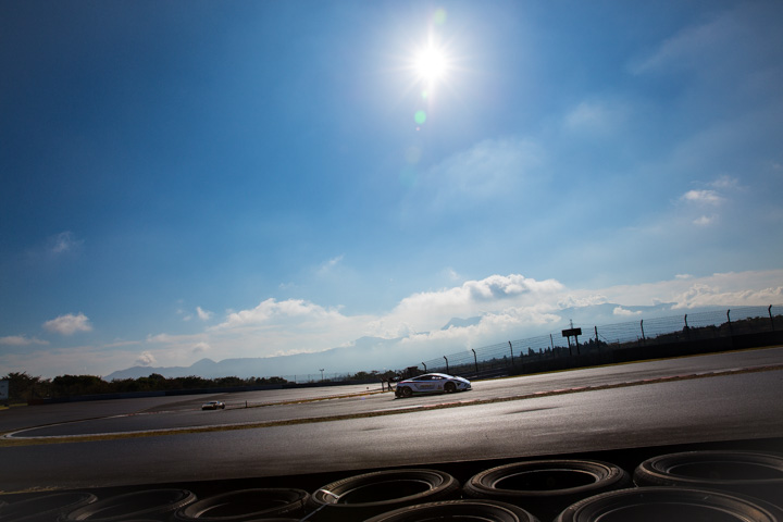 公式予選: 13コーナーからプリウスコーナーへ