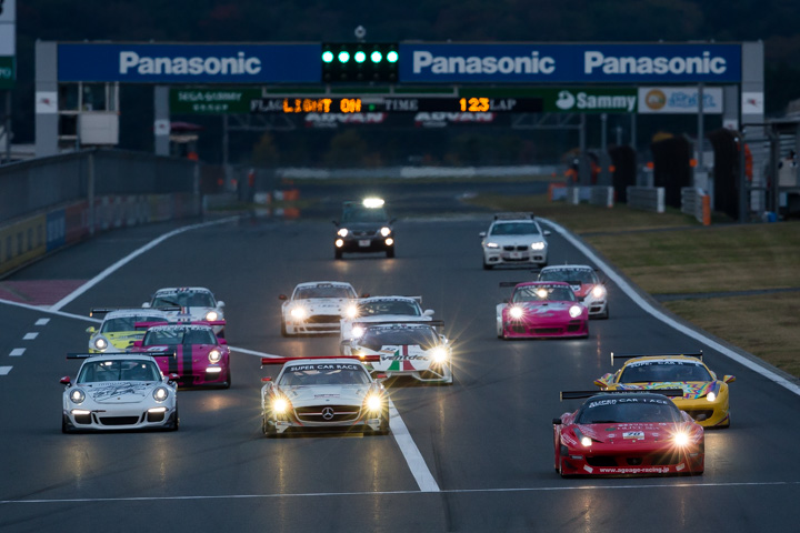 第10戦決勝: 短縮された40分のレースがスタートした