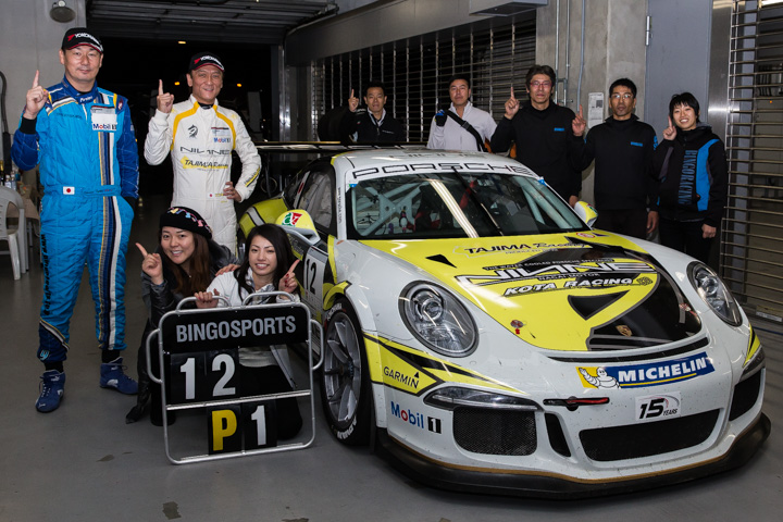第10戦決勝: カテゴリーⅡで優勝した田島剛／武井真司組（TAJIMA&BINGO RACING／Porsche 911 GT3 Cup）