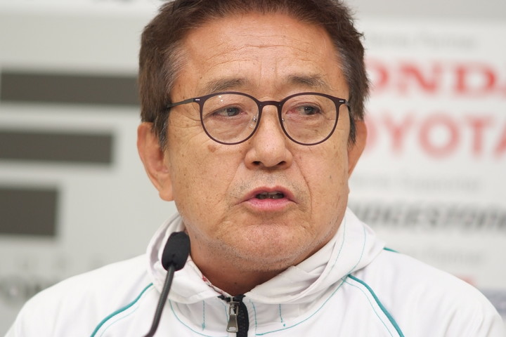 2015シリーズチャンピオン記者会見: チームチャンピオンを獲得したチームトムスの館信秀監督