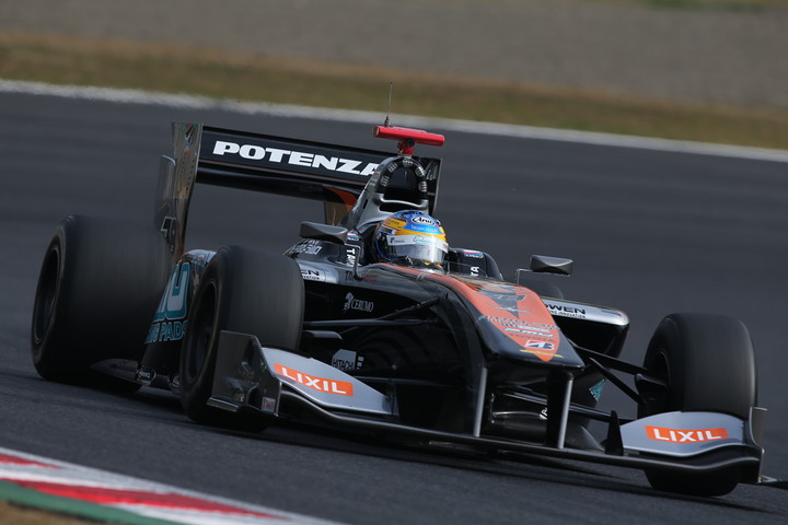 フリー走行: チャンピオン最右翼の石浦宏明（P.MU/CERUMO・INGING SF14）は4位