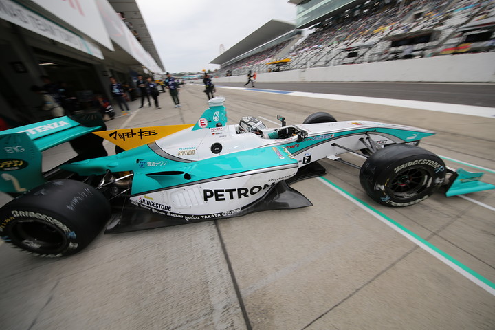 ノックアウト予選: レース1ポールポジションのアンドレ・ロッテラー（PETRONAS TOM’S SF14）