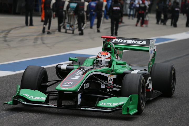 ノックアウト予選: レース1予選3位のジェームス・ロシター（FUJI×D'station KONDO SF14）