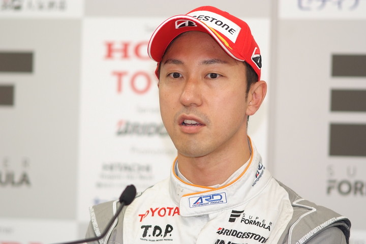 レース1予選記者会見: 2位の石浦宏明（P.MU/CERUMO・INGING）