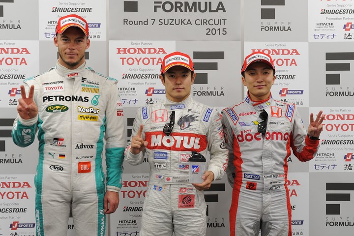 レース2予選フォトセッション: ポールポジション・山本尚貴、2位・アンドレ・ロッテラー、3位・野尻智紀