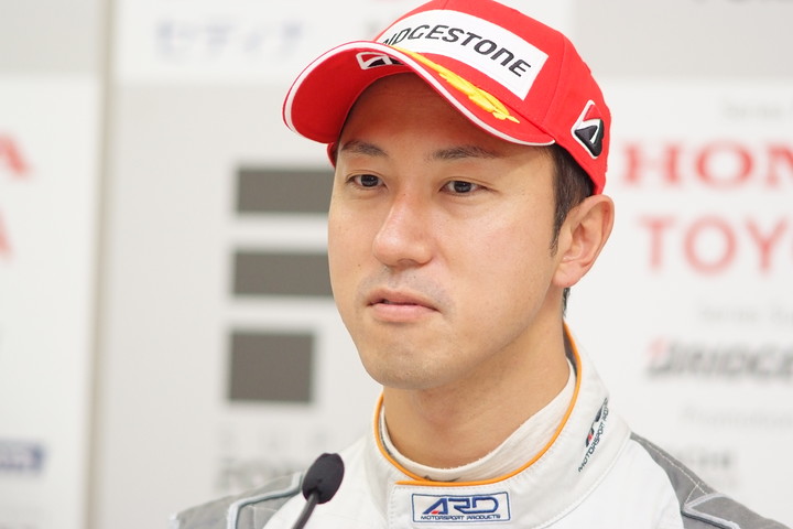 レース1決勝記者会見: 2位の石浦宏明（P.MU/CERUMO・INGING）