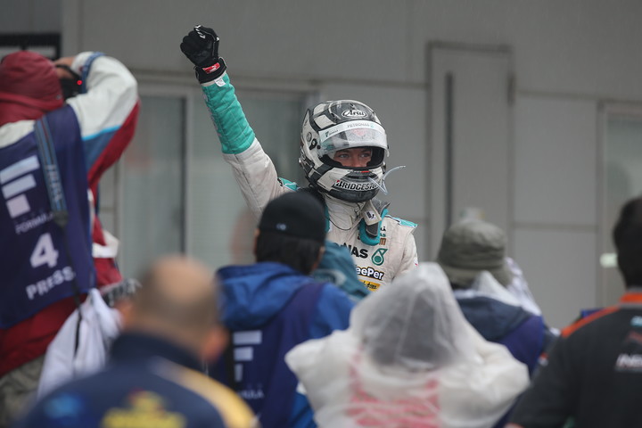 優勝したアンドレ・ロッテラー（PETRONAS TEAM TOM'S）