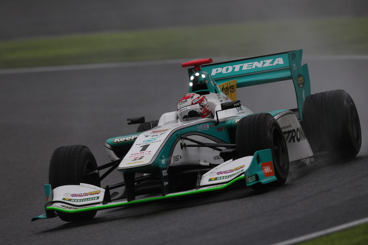 決勝レース2: 2位は中嶋一貴（PETRONAS TOM’S SF14）