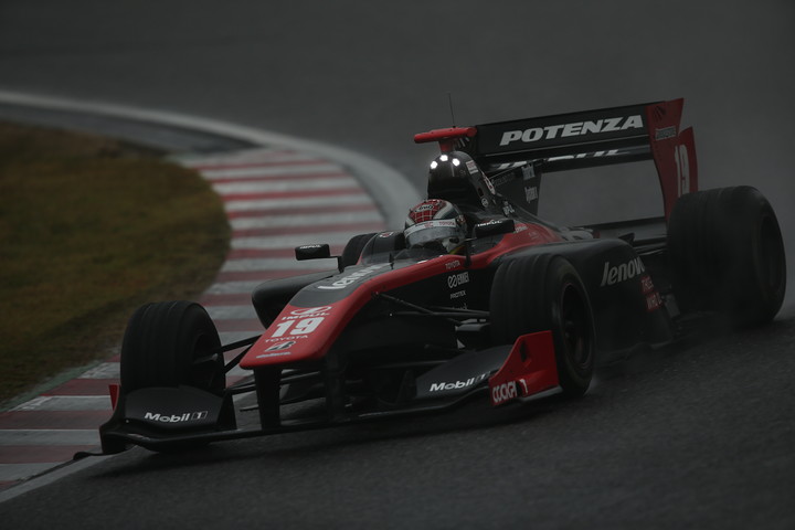 決勝レース2: 3位はジョアオ・パオロ・デ・オリベイラ（LENOVO TEAM IMPUL SF14）