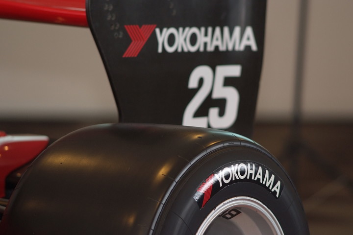 横浜タイヤ発表会: アドバンSF用タイヤ