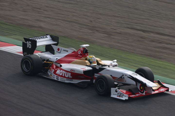 フリー走行: 山本尚貴（TEAM 無限SF14）