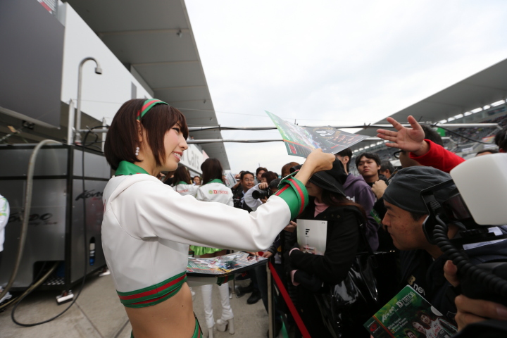 ピットウォーク: レースクイーン