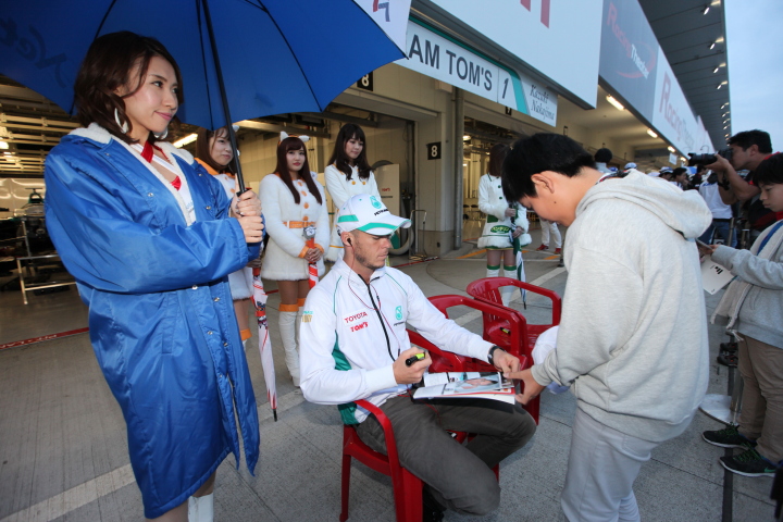 キッズピットウォーク: アンドレ・ロッテラー（PETRONAS TEAM TOM'S）