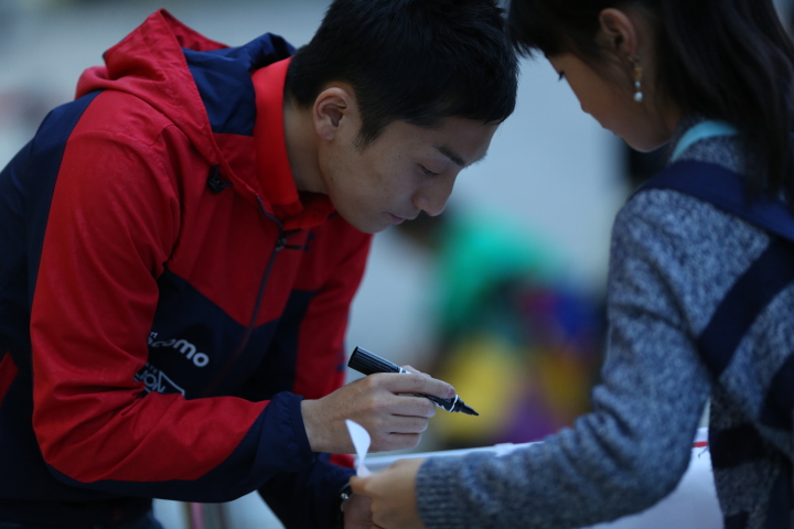 キッズピットウォーク: 野尻智紀（DOCOMO TEAM DANDELION RACING）