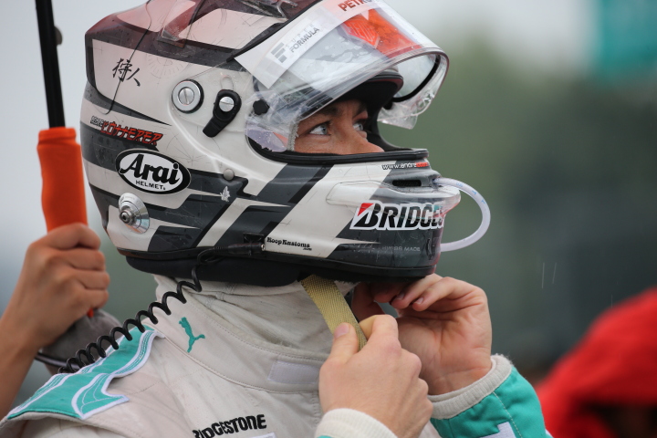 決勝レース1: アンドレ・ロッテラー（PETRONAS TEAM TOM'S）