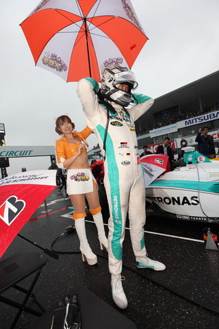 決勝レース1: アンドレ・ロッテラー（PETRONAS TEAM TOM'S）