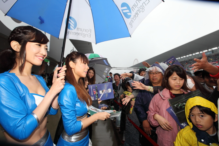 ピットウォーク: レースクイーン