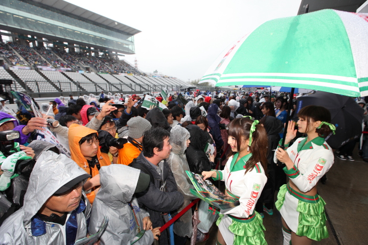 ピットウォーク: レースクイーン