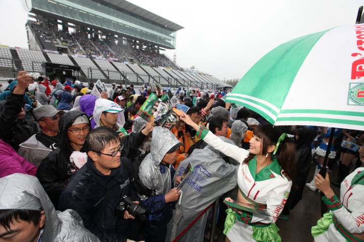 ピットウォーク: レースクイーン