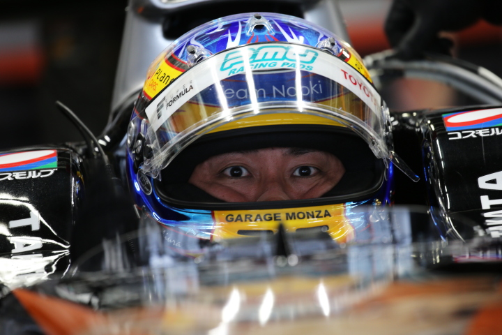 決勝レース2: 石浦宏明（P.MU/CERUMO・INGING SF14）