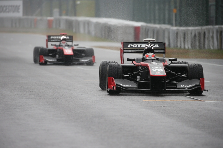 決勝レース2: アンドレア・カルダレッリ（LENOVO TEAM IMPUL SF14）