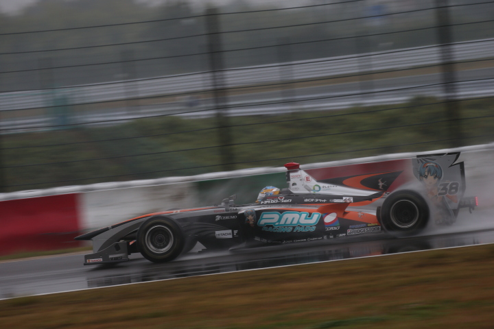 決勝レース2: 石浦宏明（P.MU/CERUMO・INGING SF14）