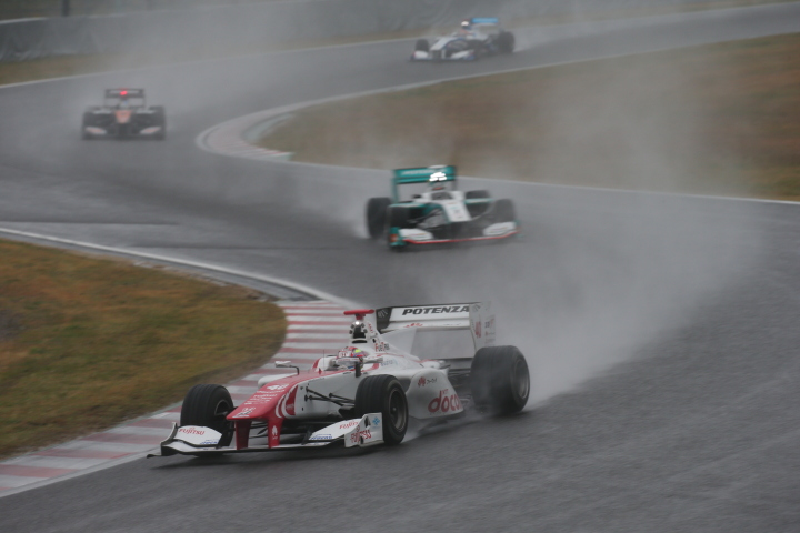 決勝レース2: 野尻智紀（DOCOMO DANDELION M40S SF14）