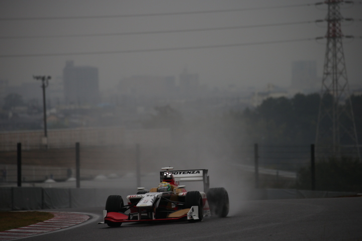 決勝レース2: 山本尚貴（TEAM 無限SF14）