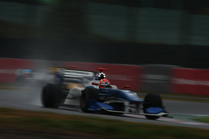 決勝レース2: 中山雄一（KCMG Elyse SF14）