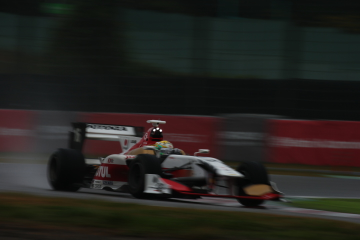 決勝レース2: 山本尚貴（TEAM 無限SF14）