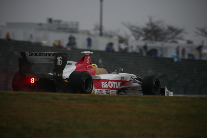 決勝レース2: 山本尚貴（TEAM 無限SF14）