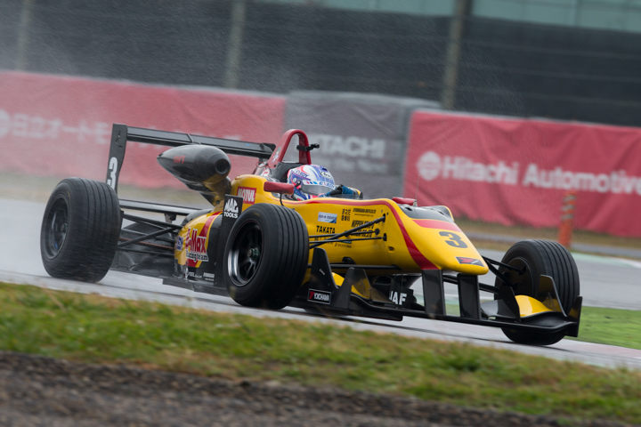 三浦愛（EXEDY B-Max Racing F312）