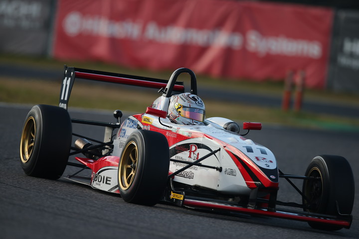 ポールポジションは牧野任祐（DODIE・制動屋・ルーニー・MYST・JSS）