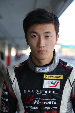 ポールポジションを獲得した牧野任祐（DODIE・制動屋・ルーニー・MYST・JSS） 2015年Formula 4 (鈴鹿サーキット