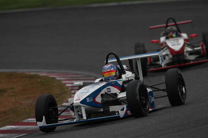 日本一決定戦ファイナル: スタートでトップに立った阪口晴南（中日本自動車短期大学KKSⅡ戸田ワコーズ）