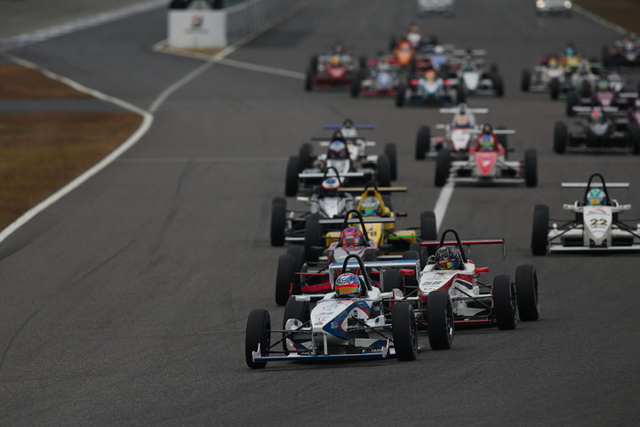 日本一決定戦ファイナル: 10周の決勝レースがスタートした