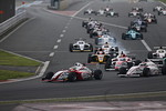 決勝レースがスタートした fiaf4-rd5-r-start6