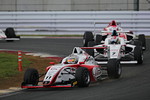 牧野任祐を先頭とする序盤のトップ争い。2位に大津弘樹、3位は坪井翔 fiaf4-rd5-r-top3