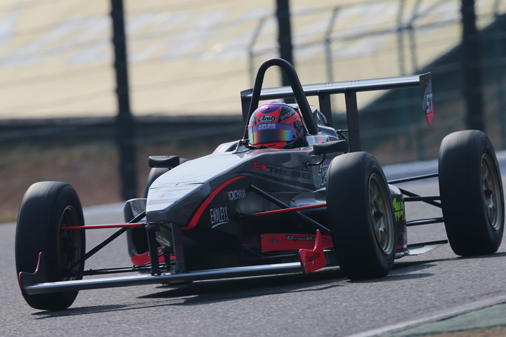 ポールポジションは吉田宜弘（DAYTONA☆KKS-Ⅱ☆ミスト）