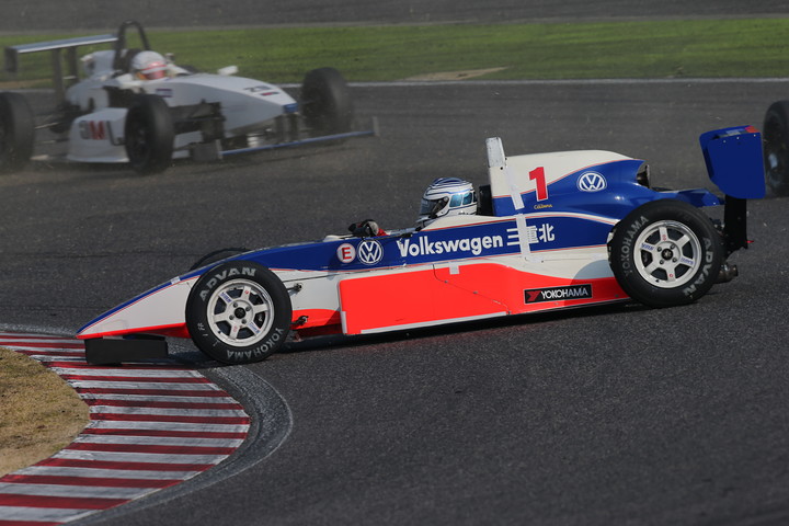 1コーナーでスピンしセーフティーカー導入の原因を作った吉田雄作