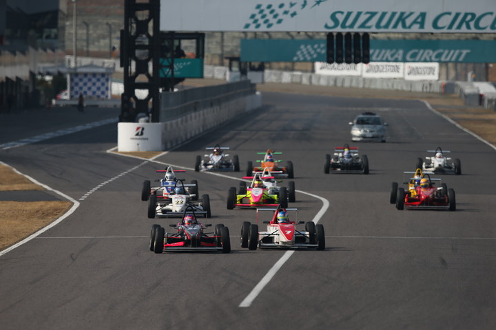 22周の決勝レースがスタートした