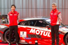 ディフェンディングチャンピオンの松田次生（左）と鈴木豊監督（右）（MOTUL AUTECH GT-R）