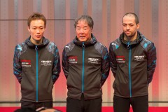 左から安田裕信、星野一義監督、ジョアオ・パオロ・デ・オリベイラ（カルソニックIMPUL GT-R）