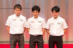 左から本山哲、大駅俊臣監督、千代勝正（S Road CRAFTSPORTS GT-R）
