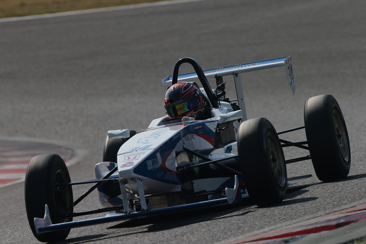 ポールポジションは浦田裕喜（アキランドイーグルKKSⅡ戸田）