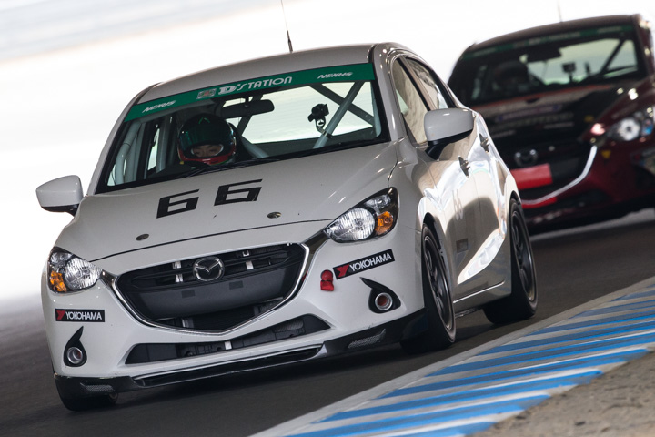 ST-5クラスに出場するMAZDA DEMIO 15MB