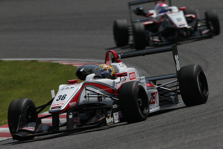 山下健太と坪井翔、トムス同士のトップ争い