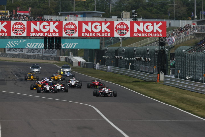 17周の決勝レースがスタートした