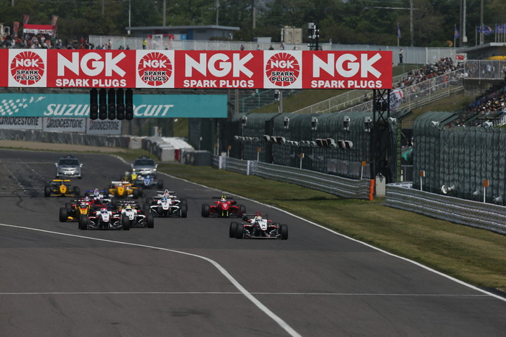 17周の決勝レースがスタートした